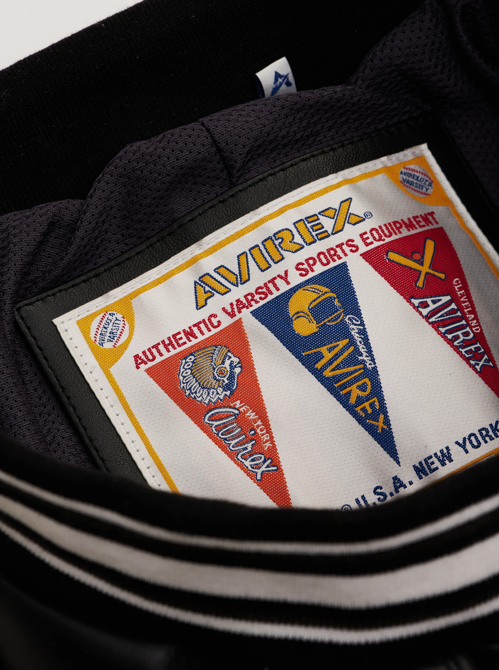 SCRIPT USA VARSITY SHORT - Image 3